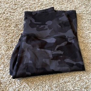 Like New Lululemon Camo high rise wunder unders